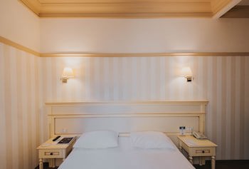 Premier Geneva Hotel