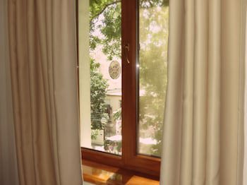 Premier Geneva Hotel