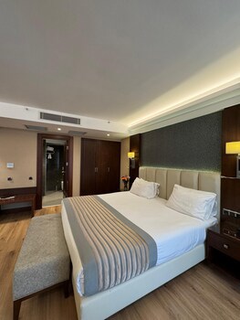 Grand Aras Hotel & Suites