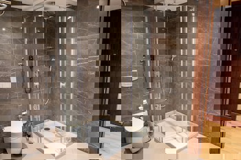 Grand Aras Hotel & Suites