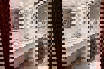 Grand Aras Hotel & Suites