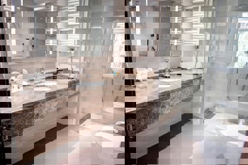 Grand Aras Hotel & Suites