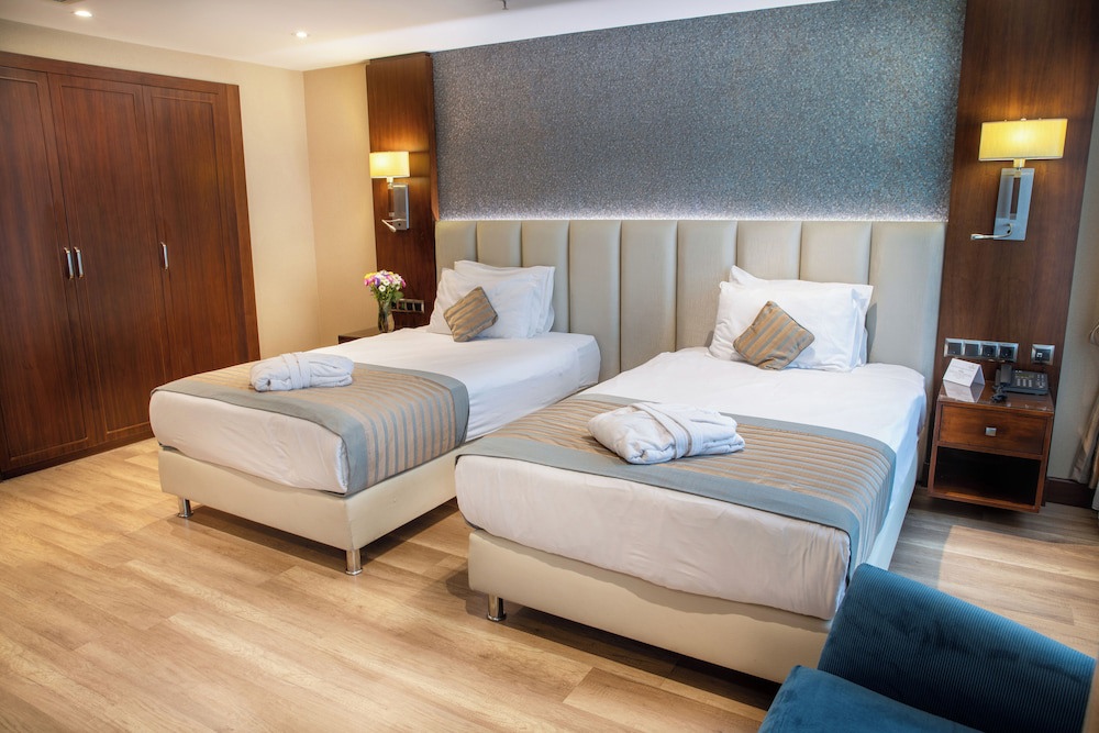 Grand Aras Hotel & Suites