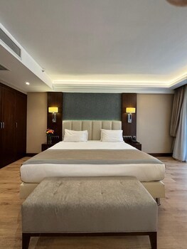 Grand Aras Hotel & Suites