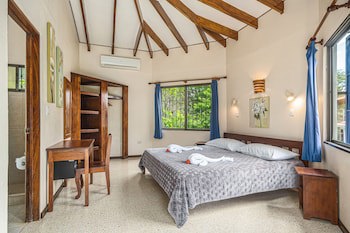 Guacamaya Lodge