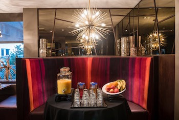 Carlton Hotel