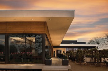 Carlton Hotel