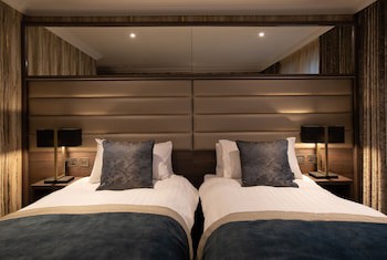 Carlton Hotel