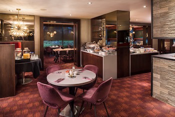 Carlton Hotel