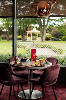 Carlton Hotel