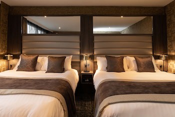 Carlton Hotel