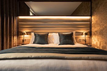 Carlton Hotel
