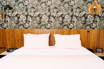 Cris Hotel