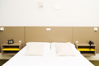 Cris Hotel