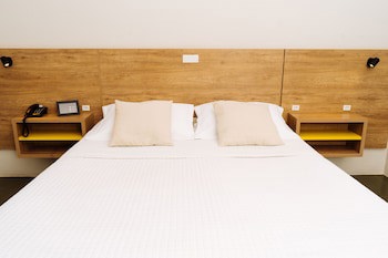 Cris Hotel