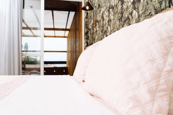 Cris Hotel
