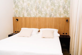 Cris Hotel