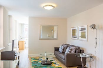 Central House By House Of Fisher