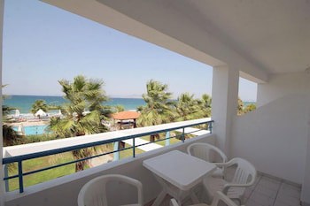 Irina Beach Hotel galeri fotoğrafı