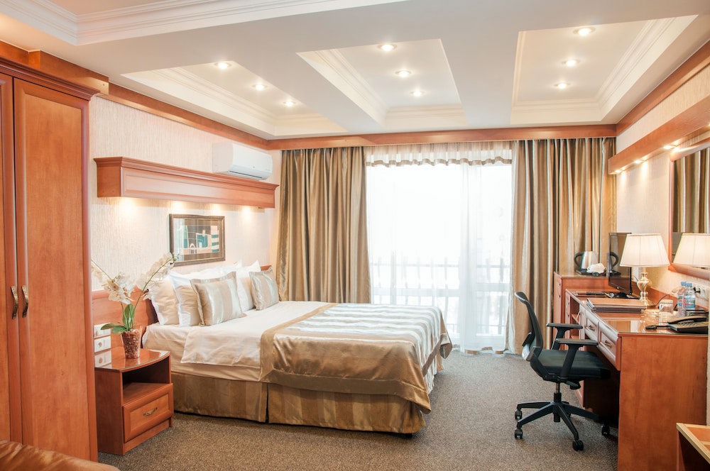 Uyut Hotel