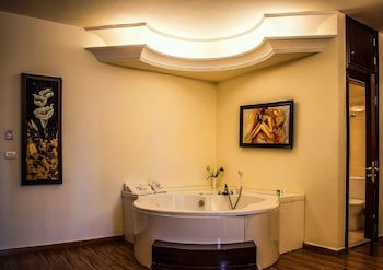 Al Murjan Palace Hotel