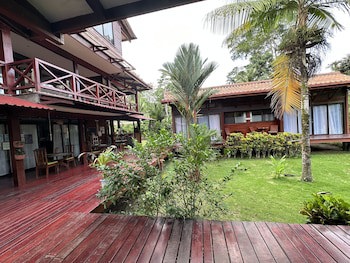 Kenaki Lodge