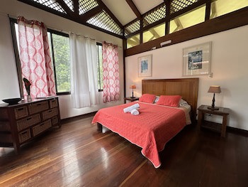 Kenaki Lodge