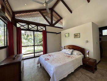 Kenaki Lodge