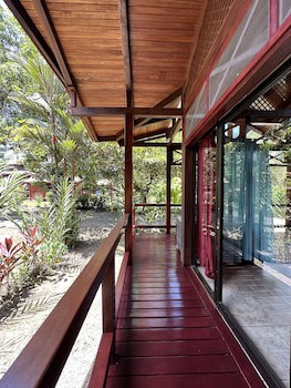 Kenaki Lodge