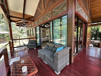 Kenaki Lodge