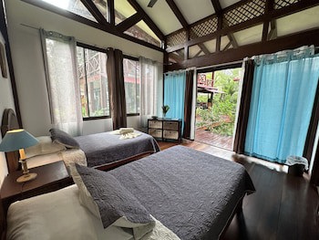 Kenaki Lodge