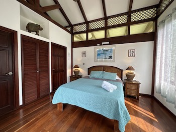 Kenaki Lodge