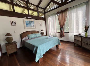Kenaki Lodge