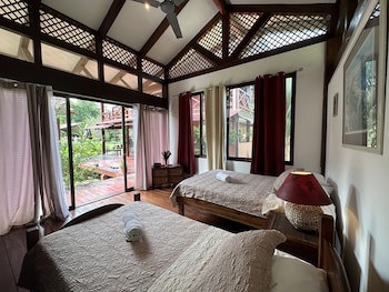 Kenaki Lodge