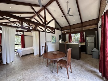 Kenaki Lodge