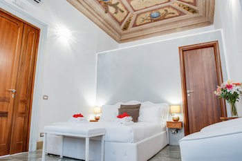 Lh Royal Suites
