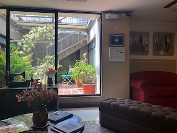 Filatelia Suites & Travel