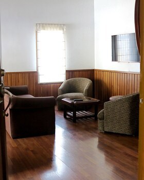Filatelia Suites & Travel