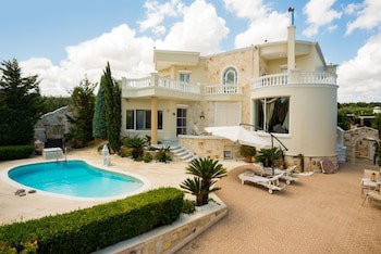 Villa Kokalis Resort