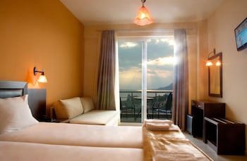 9 Queens Spa Hotel