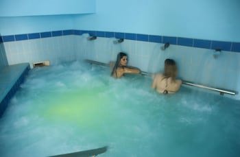 9 Queens Spa Hotel