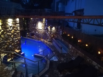 9 Queens Spa Hotel