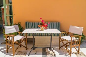Efchi Suites 1904