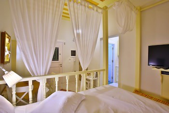 Efchi Suites 1904