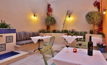 Efchi Suites 1904