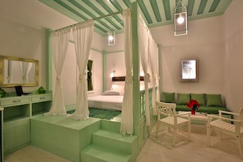 Efchi Suites 1904