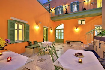 Efchi Suites 1904