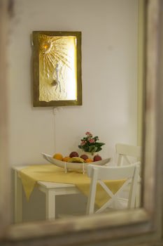 Efchi Suites 1904