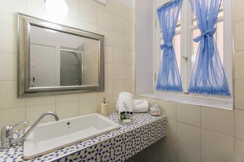 Efchi Suites 1904