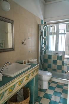 Efchi Suites 1904